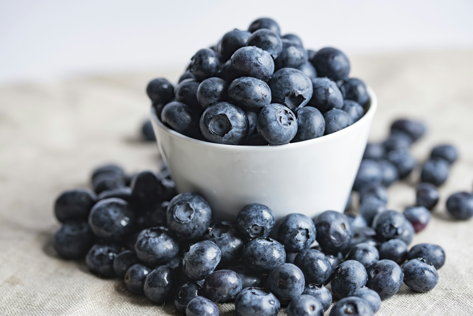 Blueberries Nutrition: Complete Guide to Health Benefits, Nutrients & Kitchen Uses